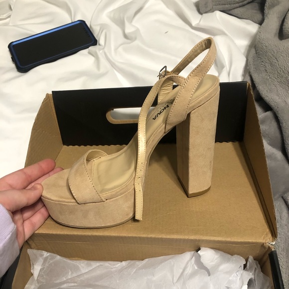 NEW! Nude & Black heels (2 pairs) - Picture 5 of 5